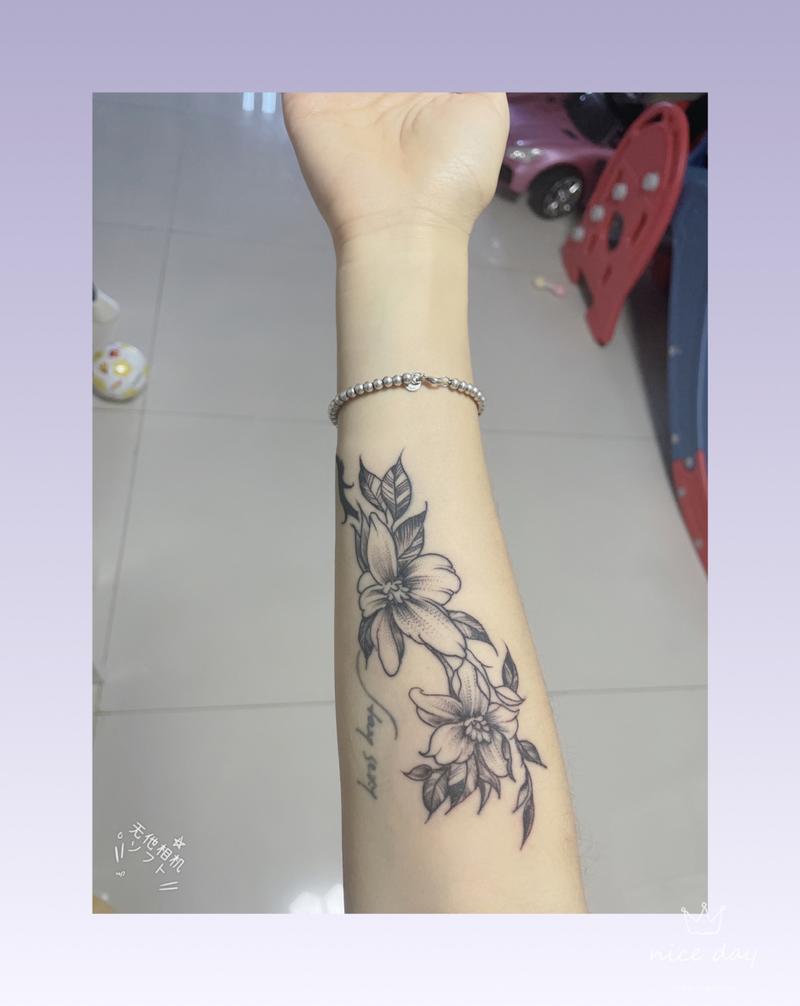 测算名字纹身图案女手臂 女生纹身名字图案